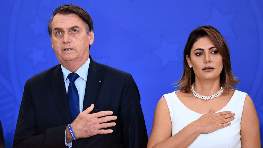 Governo do DF recua em ação judicial e HFA esconde segredo se Bolsonaro e Michele estão contaminados