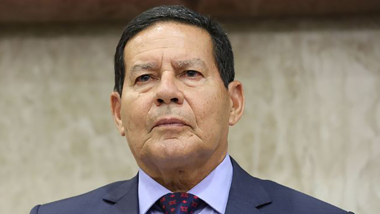 Ninguém percebeu, mas Mourão escreveu a sua ‘Verba volant, scripta manent’