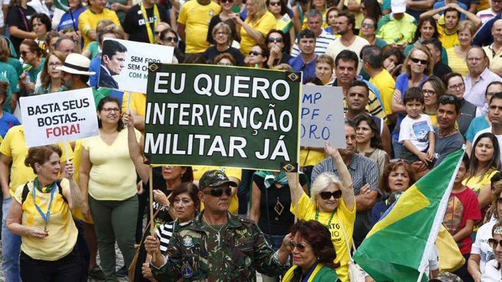 Em nota, ministro da Defesa referenda ataques de Bolsonaro à Constituição