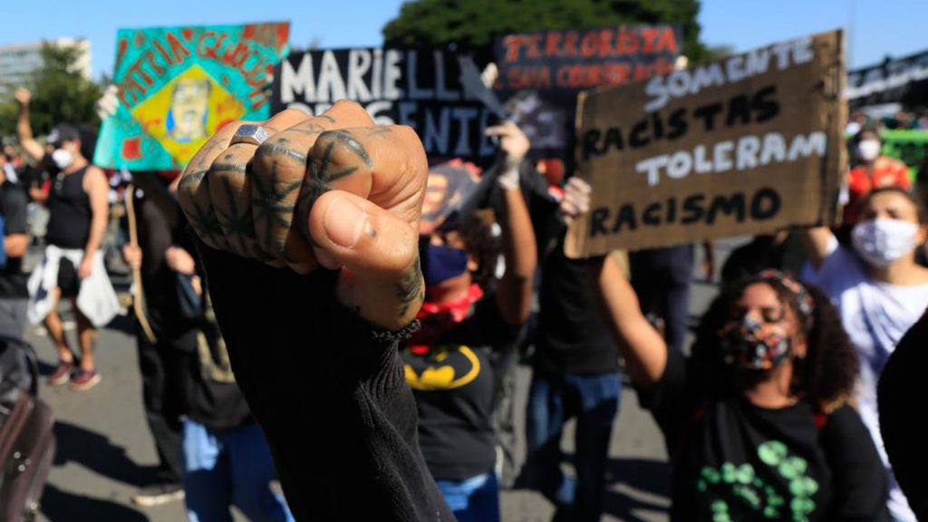 MANIFESTACÃO NO RIO: O GOLPE NÃO VEIO E A PROFECIA DO CAOS NÃO ACONTECEU.