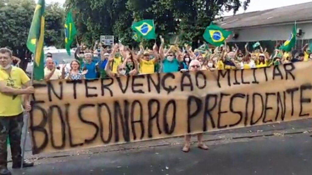 'Andar de cima' manda recado para Bolsonaro, mas não quer impeachment