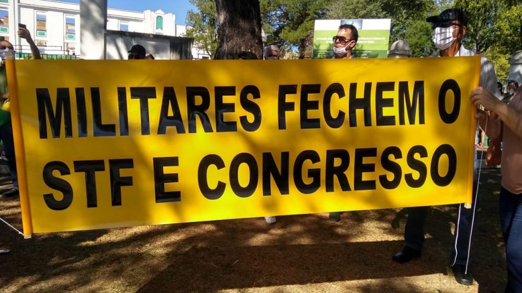 Com autofechamento do Congresso e do STF, Bolsonaro nem precisa de soldado e cabo para fechar instituições